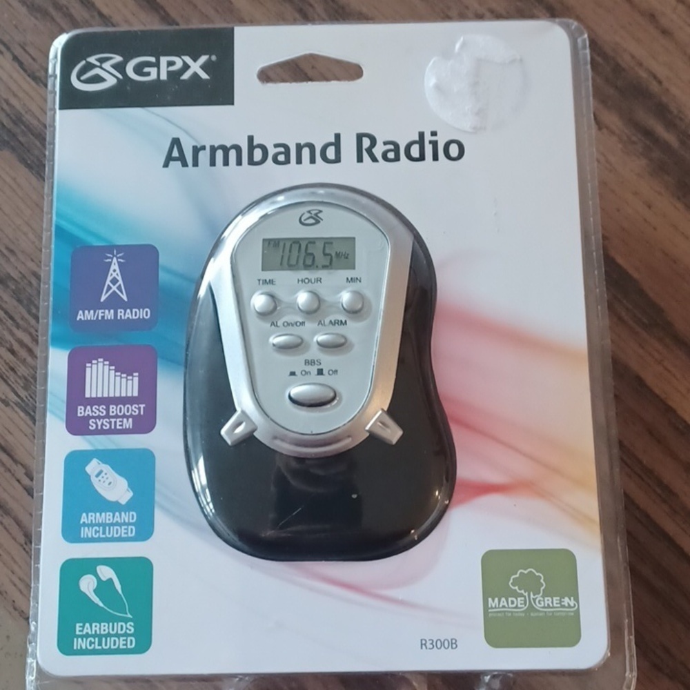 GPX Digital AM FM Radio & Earbuds with Armband Bass Boost R300S NIP